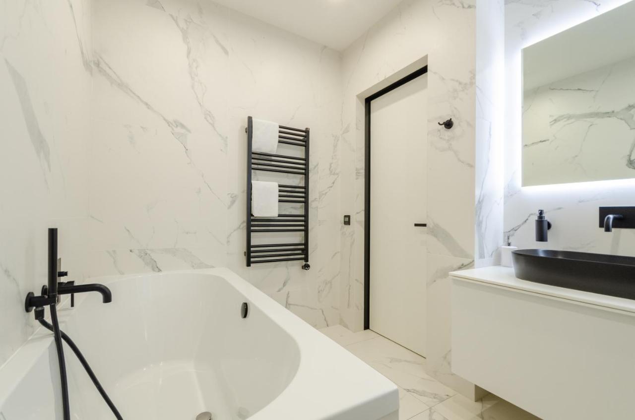 Petrovdom 23-173 In Stylish Apartments At Rc Kyiv Exterior photo